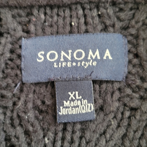 Lady's beautiful knee length sweater - Picture 4 of 4